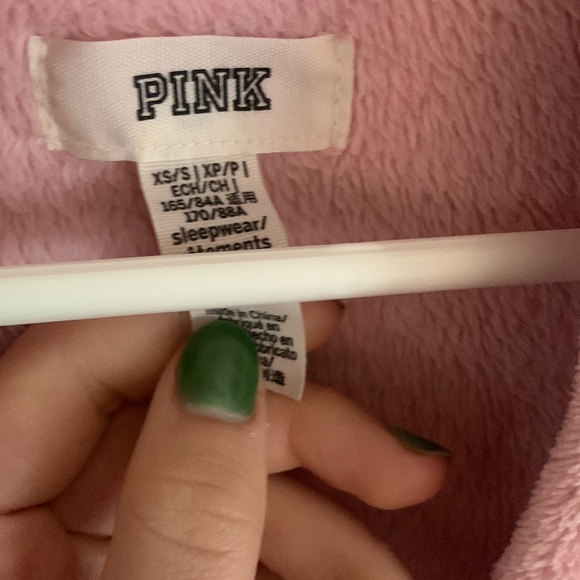 victoria’s secret pink robe - Picture 7 of 8